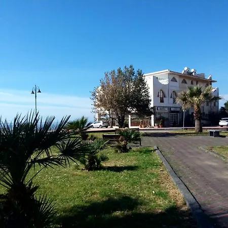 Orpheus Hotel 2*